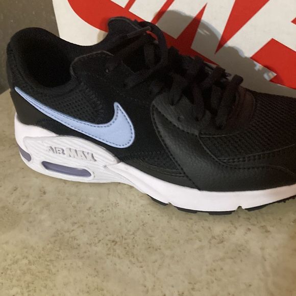 - NWT ladies Nike Air Max Excee athletic shoe in size 6 - Picture 3 of 10